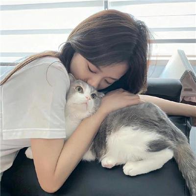 背鸭子的男孩